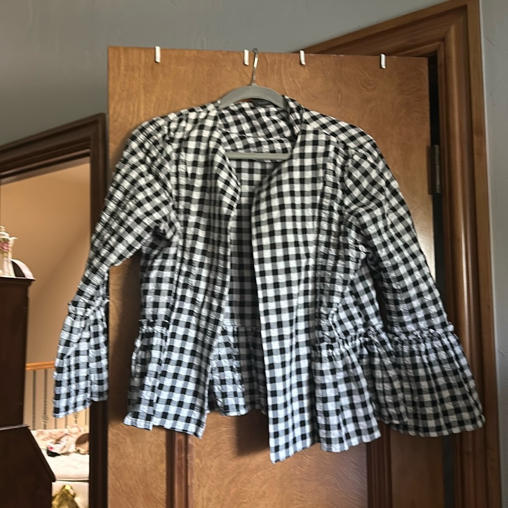 Size medium ruffled business jacket